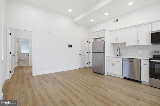 Building Photo - 100 W Front St