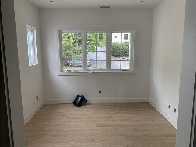 Building Photo - 313 W Rock St