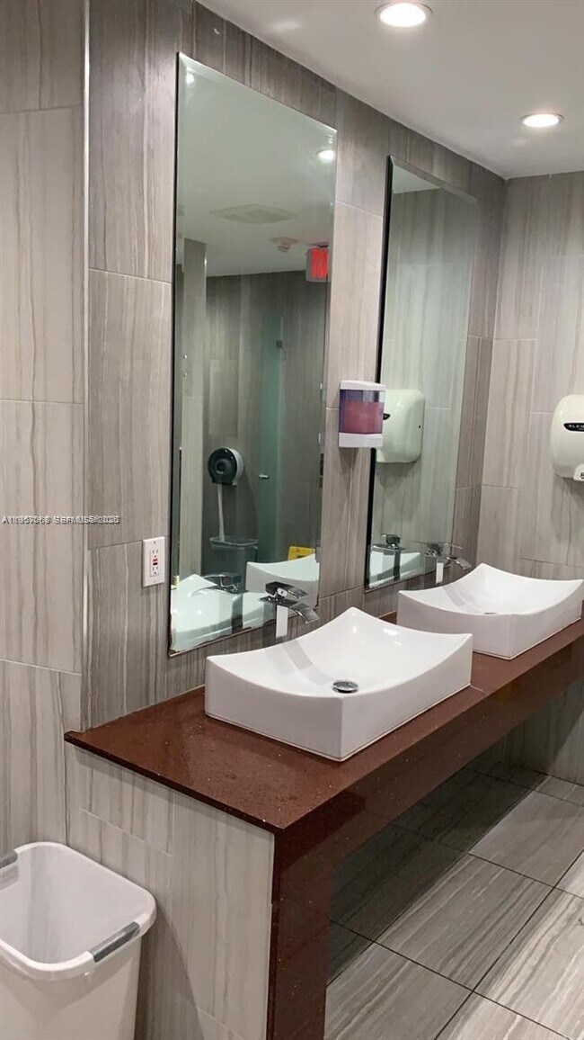 Building Photo - 3180 S Ocean Dr