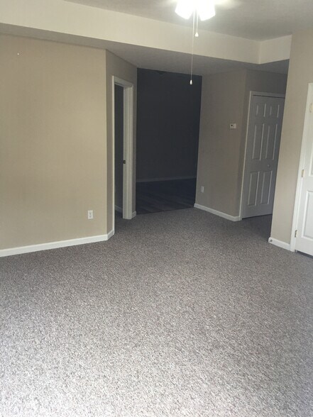 Family room - 415 Main St