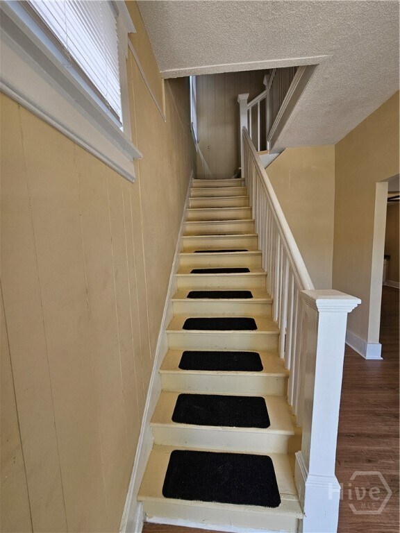 Building Photo - 714 W 38th St
