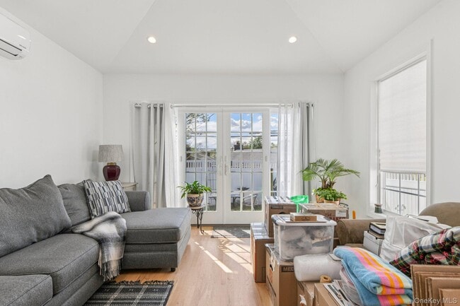 Building Photo - 21 Bayview Ct