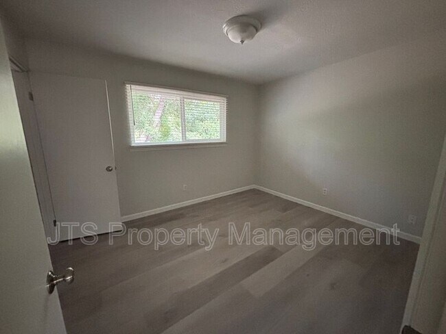 Building Photo - 5205 Valonia St