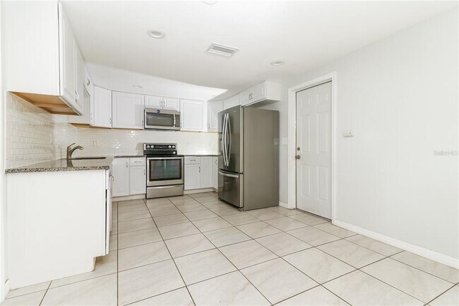 Building Photo - 5815 Dahlia Ave