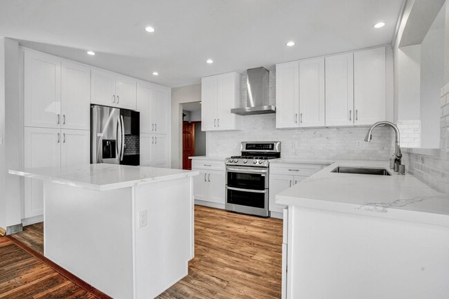 Building Photo - 15470 Longbow Dr
