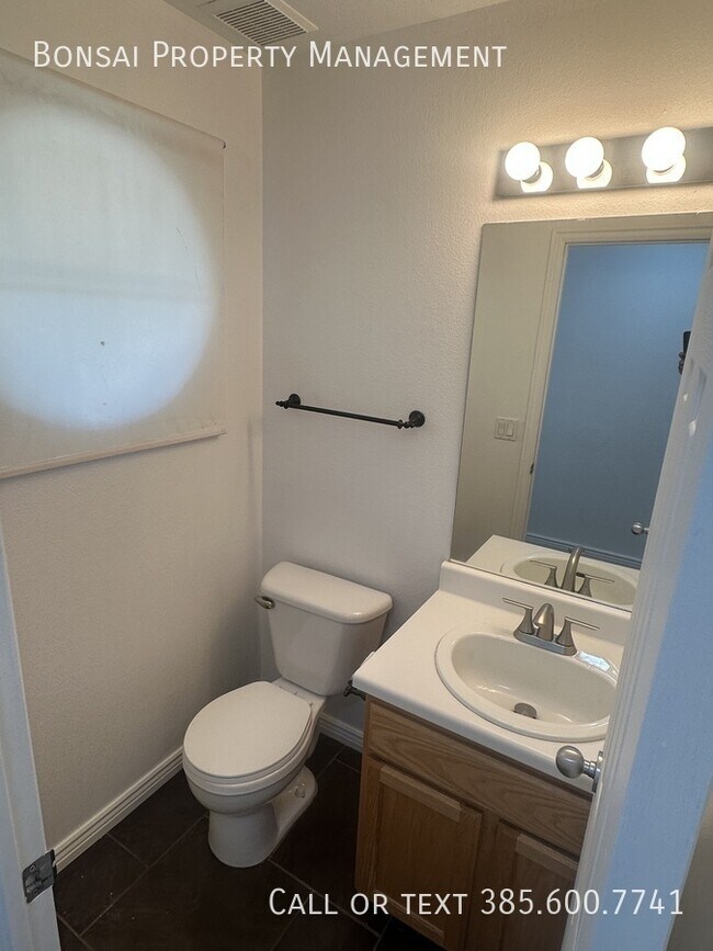 Building Photo - 1247 N Bridalwood Loop