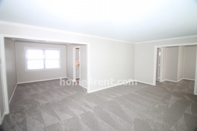 Building Photo - 2224 W 79th St
