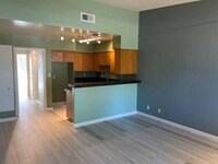 Building Photo - 660 W Bonita Ave