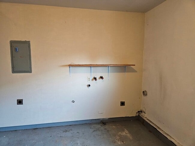 Building Photo - 3Bd/2Ba Single Story Home-For viewing!