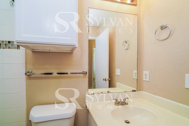 Building Photo - Carve Out a Great Life Here!