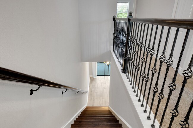 Building Photo - Beautiful Townhome for Rent