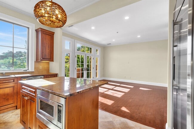 Building Photo - 17 Moorings Ln