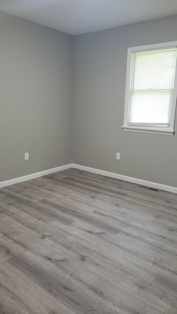 Building Photo - Completely Remodeled!!