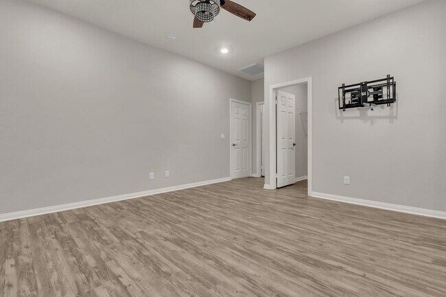 Building Photo - 20720 Spring Mountain Rd