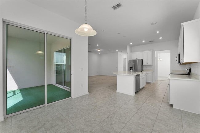 Building Photo - 12676 Salomon Cove Dr