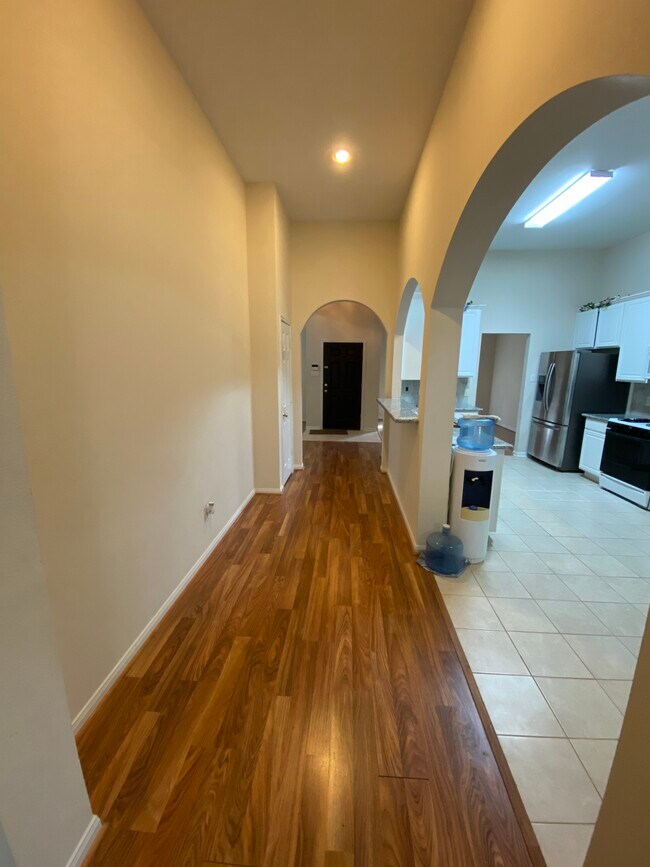 Building Photo - 16534 Wheatfield Dr