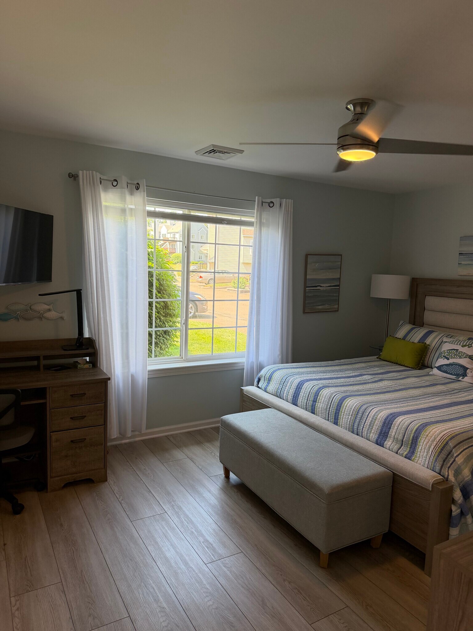 Master bedroom - 560 Silver Sands Rd