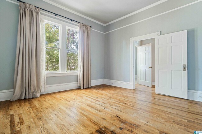 Building Photo - 3716 6th Ave S