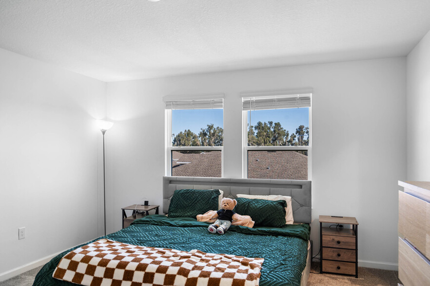 Master Bedroom - 884 Timberland Dr