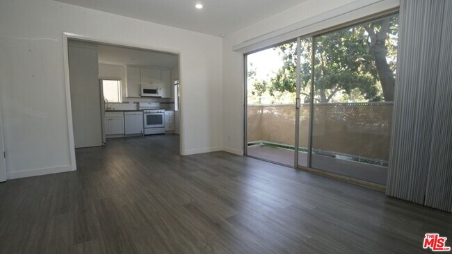 Building Photo - 844 6th St