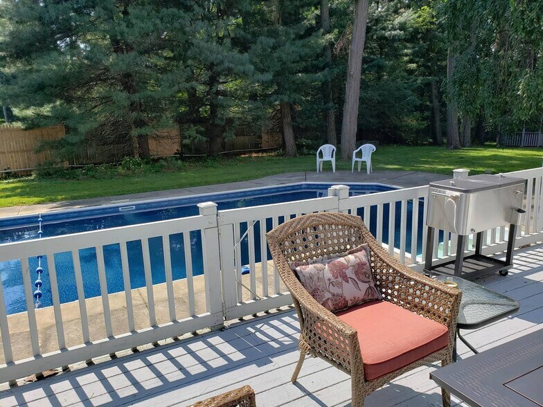 Building Photo - 261 Upper Ferry Rd