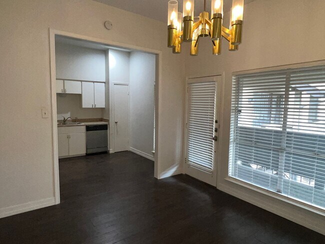 Building Photo - High Hollows