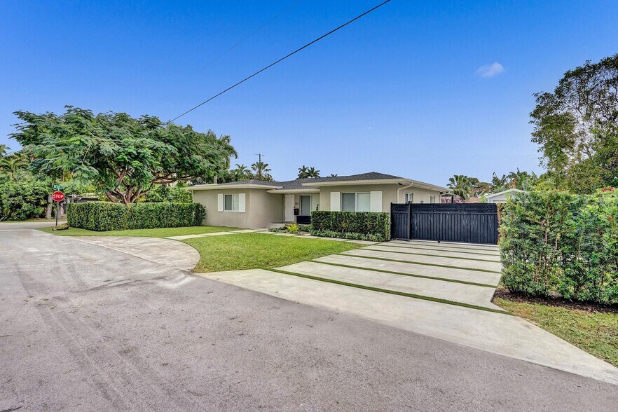 Building Photo - 11425 NE 3rd Ave