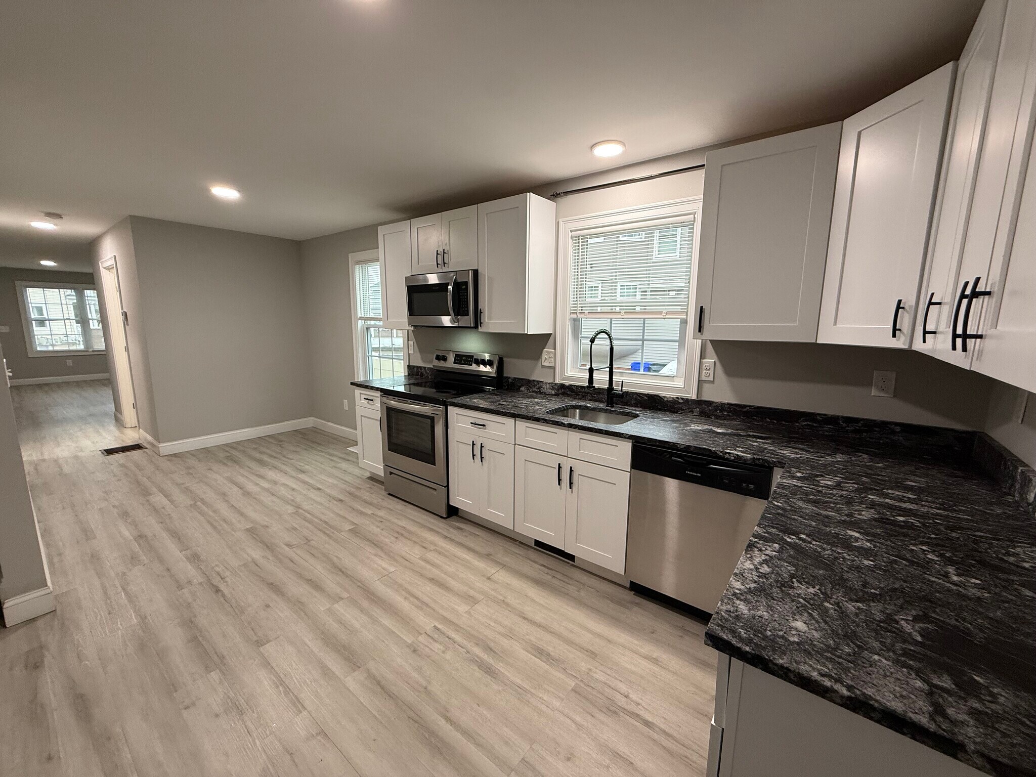 Building Photo - 25 Denison St