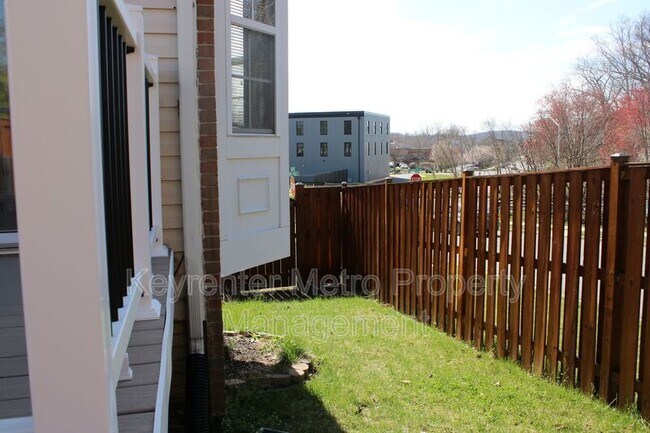 Building Photo - 9900 Prince Royal Pl