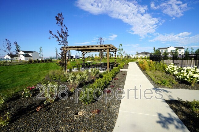Building Photo - 14561 Pne Knl St
