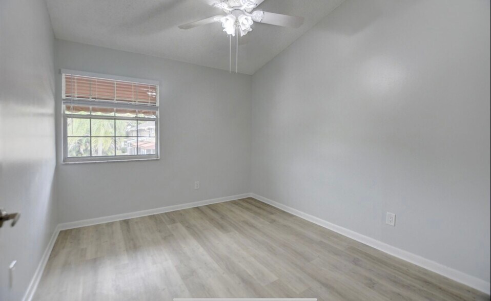 Building Photo - 5286 Sapphire Vly