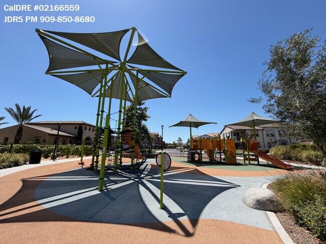 Building Photo - Eastvale 4 Bedroom Condo