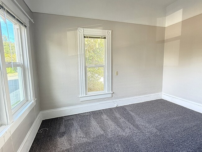 Building Photo - 4612 SE Taylor St