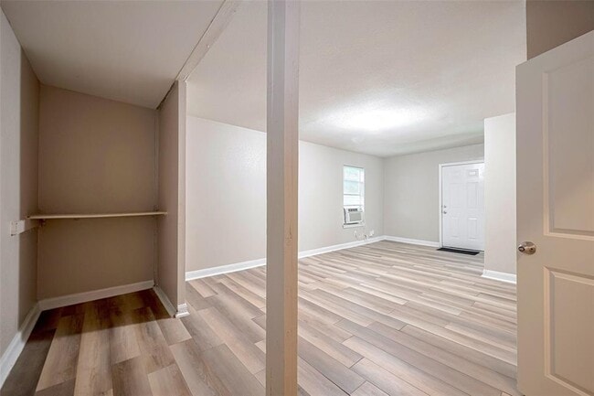 Building Photo - 5118 Plum Dr