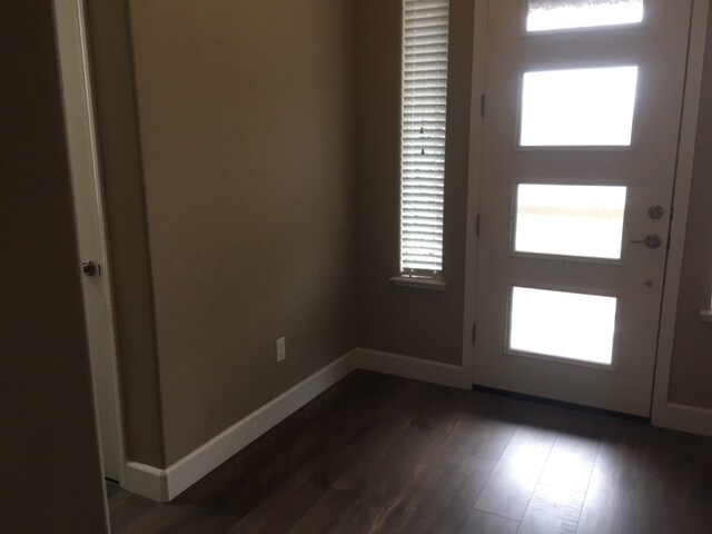Building Photo - 350 Mt Rose St