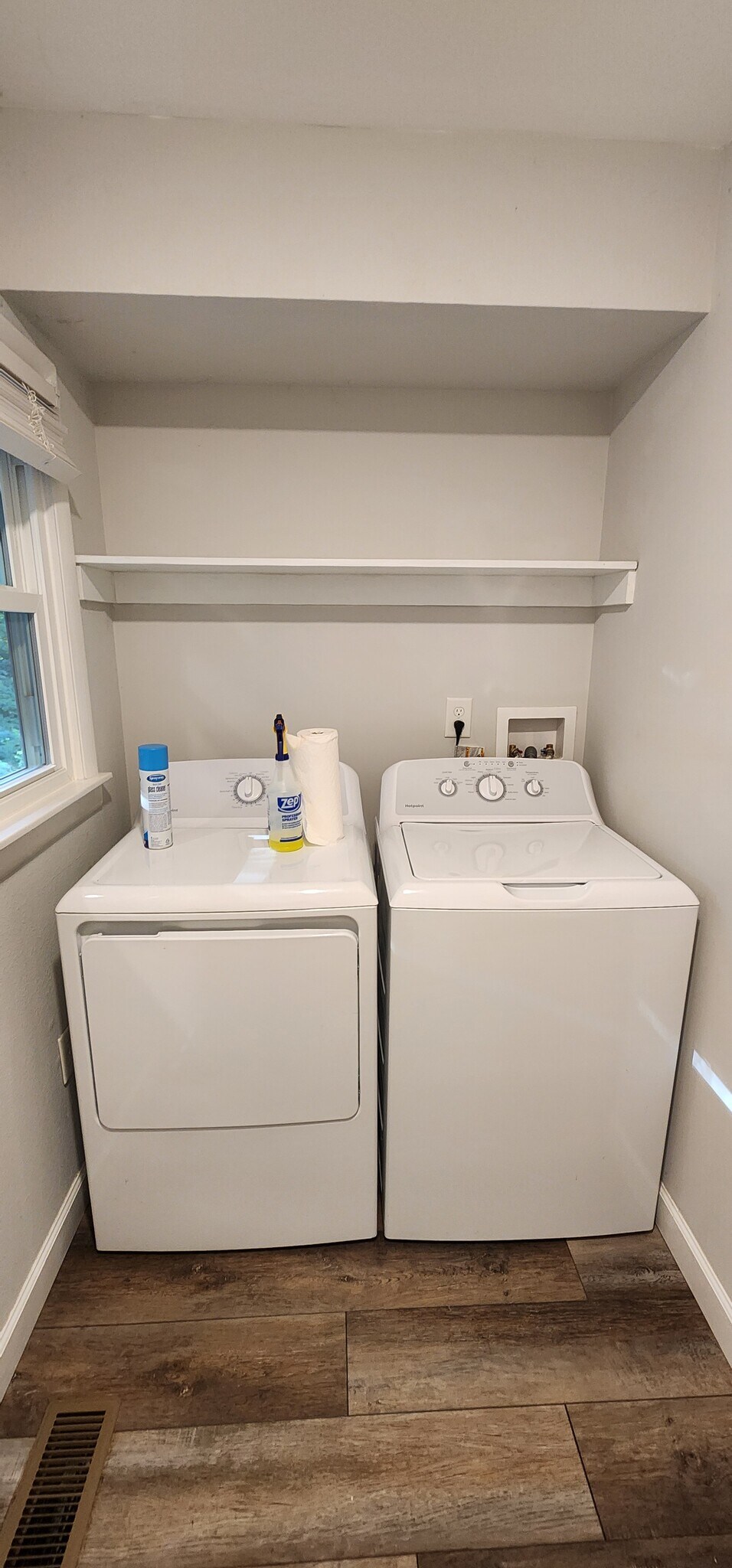 Laundry area - 211 One Way St
