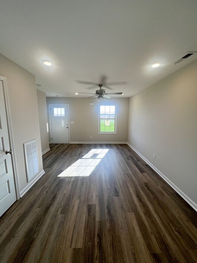 Building Photo - 1130 Pembroke Oak Grove Rd