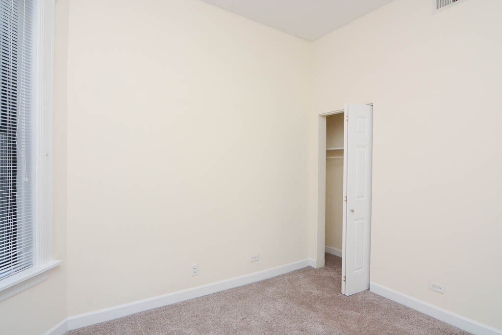 Building Photo - 2134 W Concord Pl