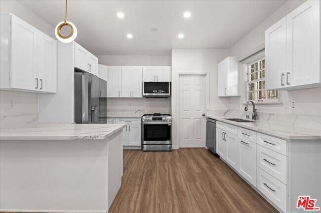 Building Photo - 9687 W Olympic Blvd