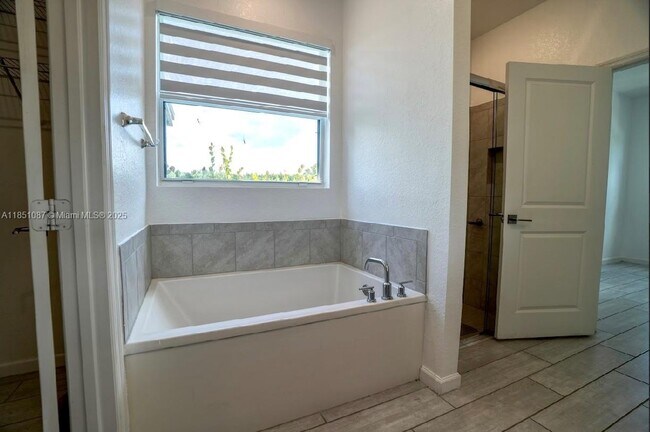 Building Photo - 30600 SW 193rd Ave