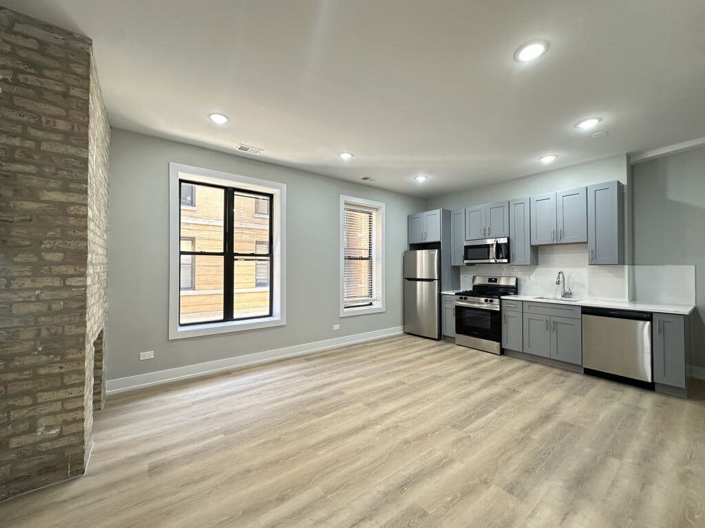 Building Photo - 419 W Belden Ave