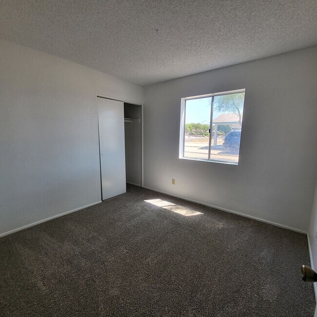 Building Photo - NICE OPEN HOME READY TO RENT!