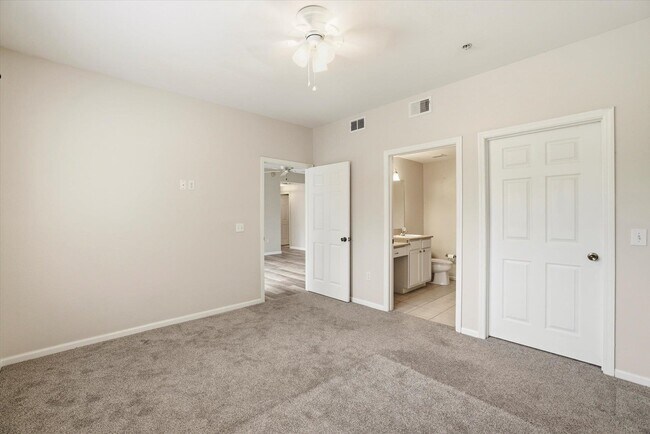 Building Photo - 2801 Chancellorsville Dr
