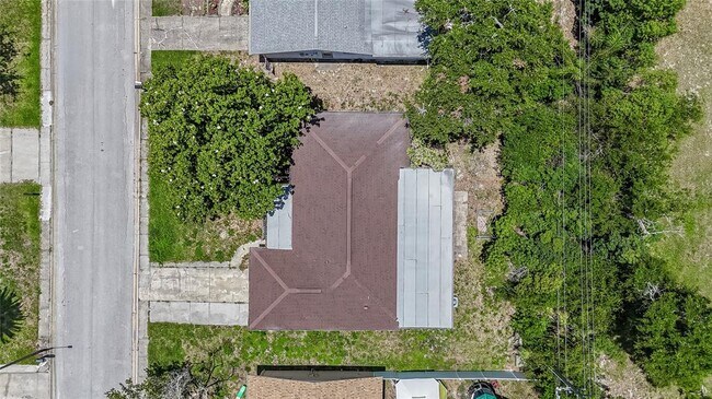 Building Photo - 7911 Foxwood Dr