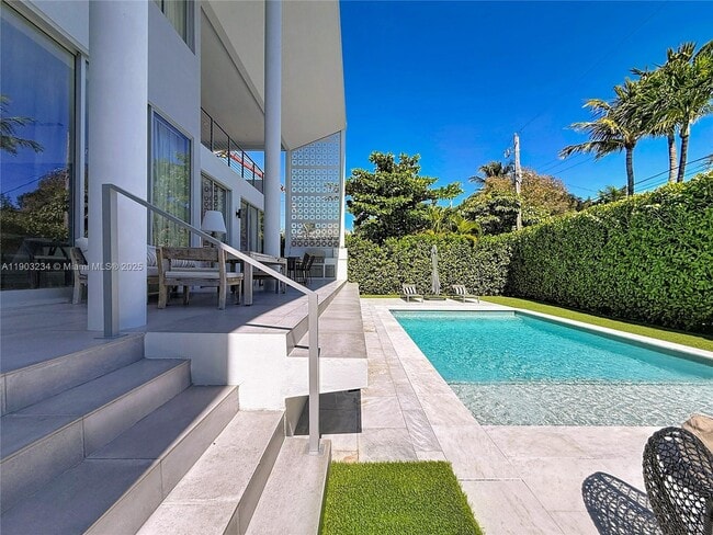 Building Photo - 561 Warren Ln