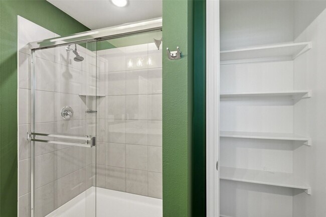 Building Photo - 412 Glenwick Ln