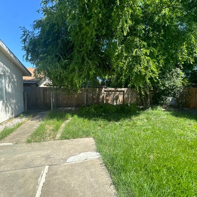 Building Photo - 9362 Mira Del Rio Dr