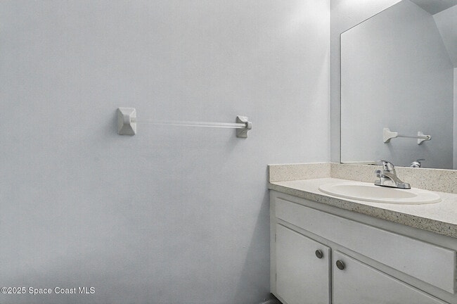 Building Photo - 204 Seminole Ave W