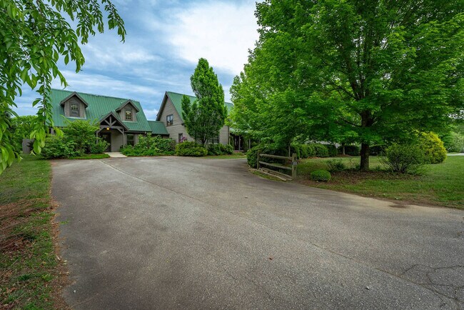 Building Photo - 2224 Brevard Rd