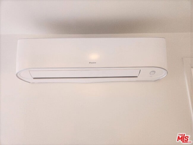 Building Photo - 1241 E 80th St